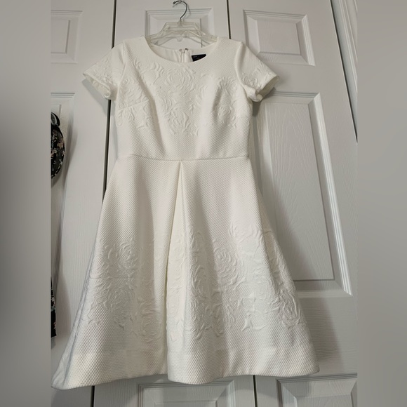 White dress size 6. Just…Taylor. - Picture 1 of 7